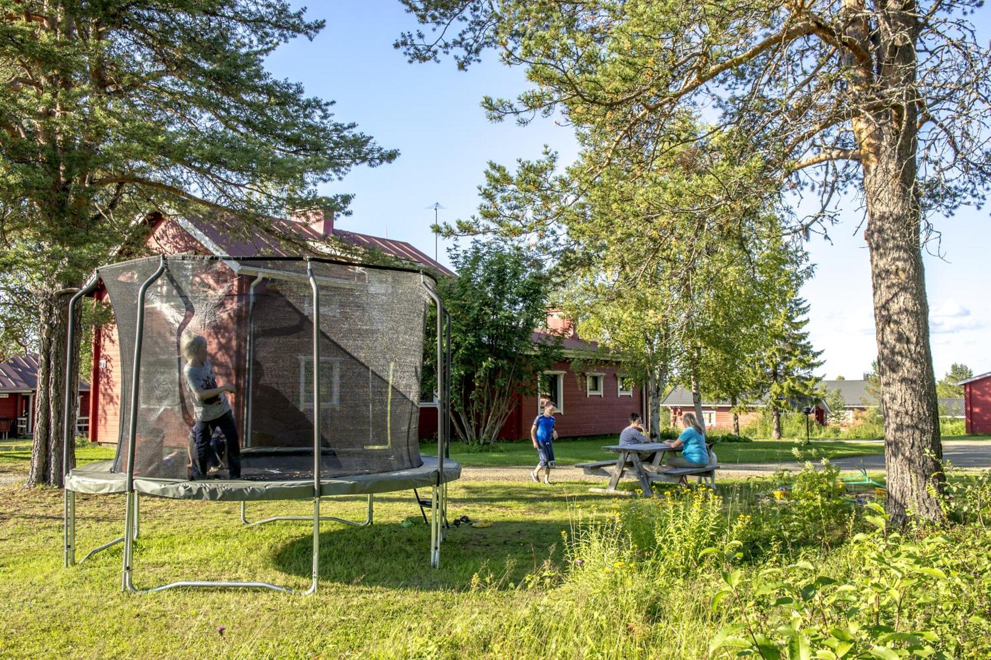 Yllaeksen Yoepuu Villa Akaslompolo Luaran gambar