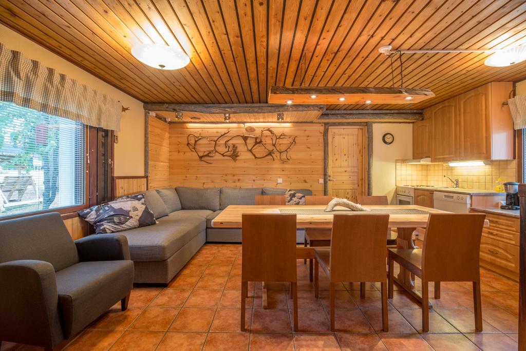 Yllaeksen Yoepuu Villa Akaslompolo Luaran gambar